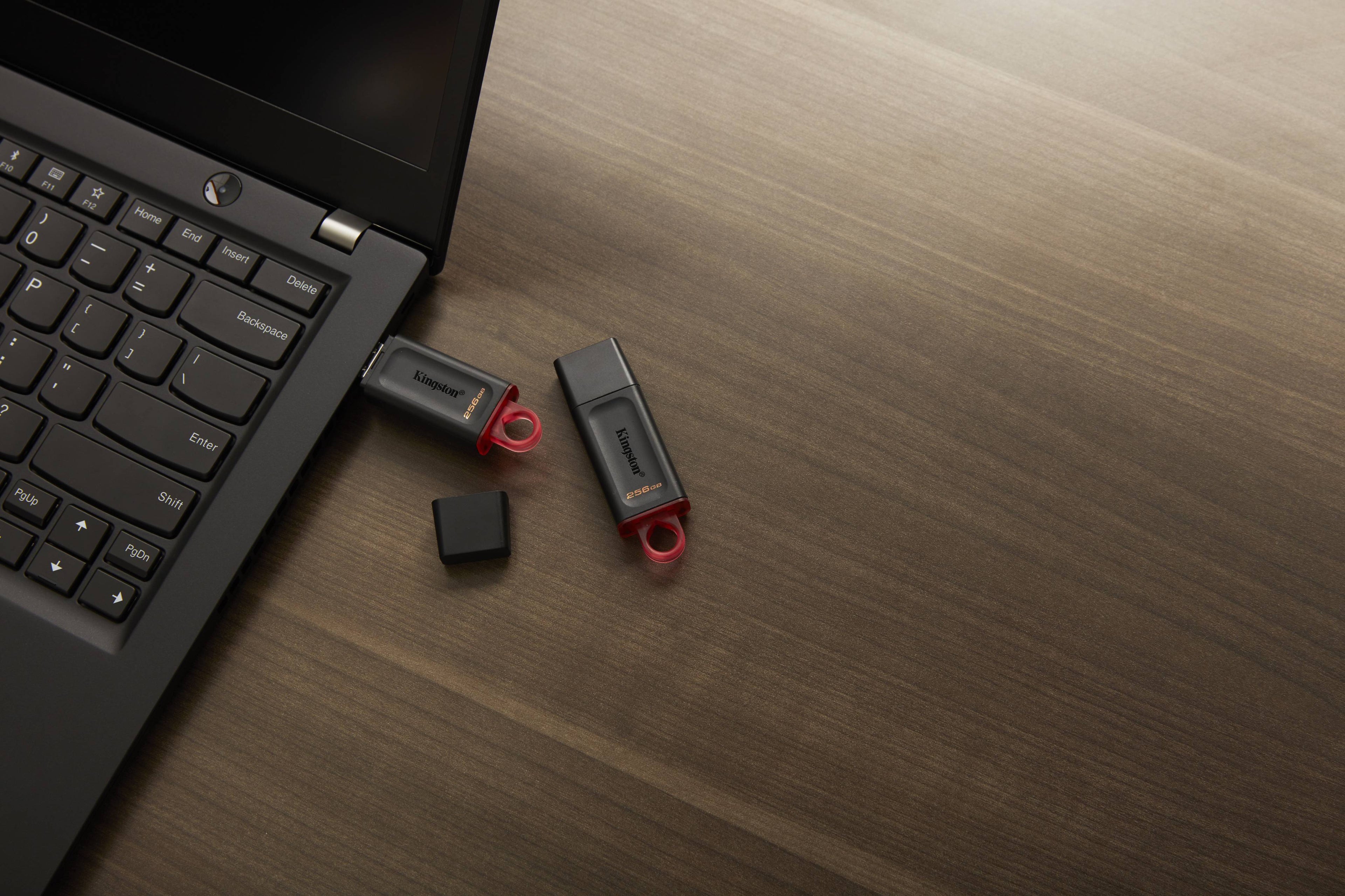 Pen Drive Kingston DataTraveler Exodia 256GB USB 3.2 Preta
